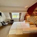 Manoir Les Feuillantines Piscine & 4* Isques