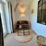 Manoir Les Feuillantines Piscine & فندق مبيت وإفطار 4*