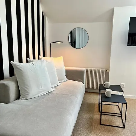 Manoir Les Feuillantines Piscine & Bed & Breakfast