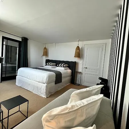 Manoir Les Feuillantines Piscine & 4* Isques