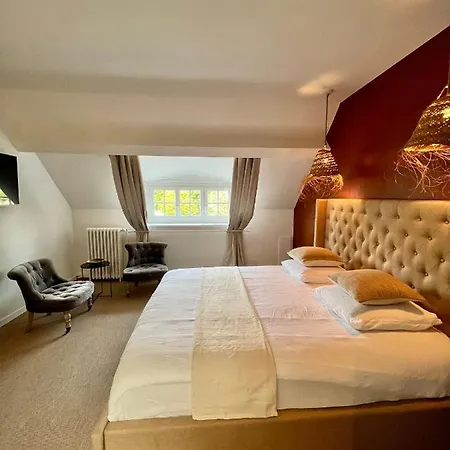 Manoir Les Feuillantines Piscine & 4* Isques