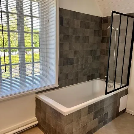 Manoir Les Feuillantines Piscine & 4* Isques